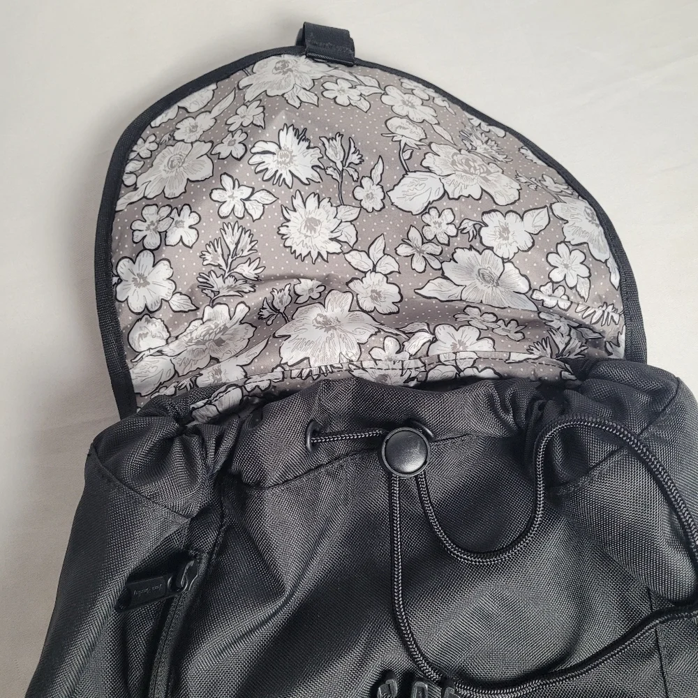Vera Bradley Black Daytripper ReActive Material Backpack *Read* Lightweight